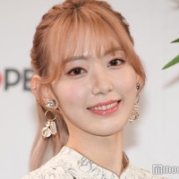 LE SSERAFIMサクラ、へそ出しキャミ姿でシカゴ満喫「オフ感たまらない」「可愛すぎ」の声 画像