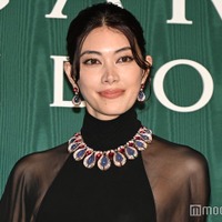 森星、シースルードレスからほっそり二の腕＆美肩輝く【ブルガリ展覧会フォトコール第一夜】 画像