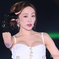 KARAニコル、へそ出しファッション披露「腹筋の縦線が綺麗」「かっこいい」 画像