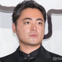 山田孝之、顔半分覆う衝撃の髭姿 岡田准一&二宮和也もコメント「くまさん」 画像