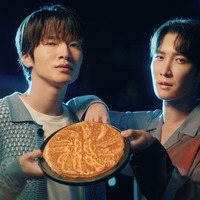 Snow Man深澤辰哉&渡辺翔太、新CMで“うっとり”初体験 定番餃子は「ラウールみたい」 画像