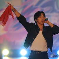 ASTRO出身ROCKY(ラキ)、客席に布投げる演出&日本語挨拶で沸かす 最後まで笑顔でファンサービス【STARRZ TOKYO 2025】 画像