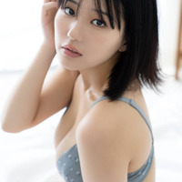 田中美久、ふっくら美谷間が眩しい水着SHOT披露！表紙を務める「BOMB Premium」が異例の増刷 画像