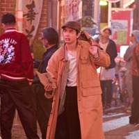 菅田将暉、蜷川幸雄さんから教わった大事な表現「とりあえず登れ」演出家役で“丸2ヶ月かけて慣れた”セリフ回しとは【「もしがく」インタビュー第2回】 画像