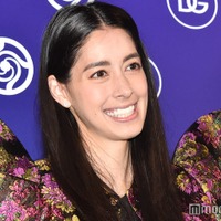 森泉、食器棚に並んだこだわりの皿公開「ツェラミカの食器おしゃれ」「こだわり感じる」と反響 画像