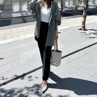 着心地とキレイ見えを両立。オフィスで映える秋の美脚パンツコーデ【40代の毎日コーデ】 画像
