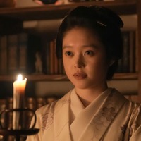 朝ドラ「ばけばけ」初回、ヘブン(トミー・バストウ)がトキ(高石あかり)に“おでこキス” 怪談話からの胸キュンシーンに視聴者悶絶「ロマンティック」「ドキドキする」 画像