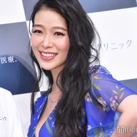 紅蘭、美ヒップ際立つショーパン姿 娘との2ショット公開「綺麗」「2人とも可愛い」の声 画像