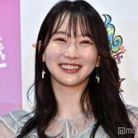 越智ゆらの、ミニスカ×ニーハイで美脚際立つ「脚綺麗すぎ」「何頭身?」の声 画像