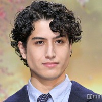 kemio、自身の写真展に訪れたTravis Japanの松田元太との2ショット公開「けみげん久しぶり」「友情アツい」の声 画像