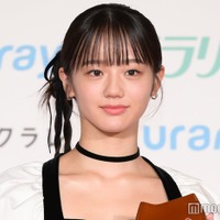 中島瑠菜、ミニ丈ワンピから美脚披露 19歳の誕生日直前の受賞に笑顔「少し早めのプレゼント」【第21回クラリーノ美脚大賞2025】 画像
