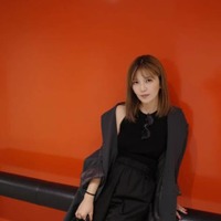 「スタイル良すぎ!!」宇野実彩子、すらり美脚のジャケットコーデに絶賛の声「産後とは思えない」 画像