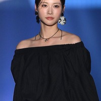 生見愛瑠、美肩&デコルテ際立つオフショル姿【TGC北九州2025】 画像