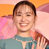 「ブンブンジャー」ヒロイン・鈴木美羽、シースルーブラウス姿で美肩披露「色っぽい」「ラインが綺麗」の声 画像