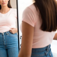 老け顔よりヤバいのはコッチ…「みっともない」と思われる40代50代の残念な「オバ見え」パターン 画像