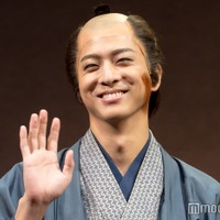 timelesz寺西拓人、自身のまげ姿を心配「スタッフさんを見渡すとみんな僕と同じ顔をしてたんです」【『新 画狂人北斎』‐2025‐】 画像
