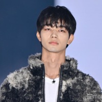 原因は自分にある。吉澤要人、スカート×マーブルジャケット 個性派コーデに「魅力溢れてる」「かっこよすぎ」の声【ガルアワ2025AW】 画像