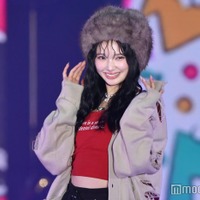 Girls2山口綺羅、圧巻スタイル際立つショーパン姿 ファーハットがキュート【ガルアワ2025AW】 画像