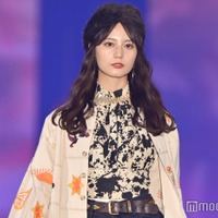 日向坂46小坂菜緒、個性派コーデ着こなし堂々ランウェイ【ガルアワ2025AW】 画像