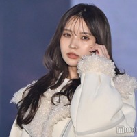 小林由依、冬の王道甘めスタイルで魅了 あざとい表情に釘付け【ガルアワ2025AW】 画像