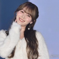 櫻坂46守屋麗奈、白ニット姿で投げキッス 多幸感溢れるガーリーコーデ【ガルアワ2025AW】 画像