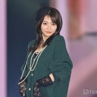 CUTIE STREET板倉可奈、色気たっぷり胸キュンコーデ「美脚すぎ」「スタイル抜群」の声【ガルアワ2025AW】 画像