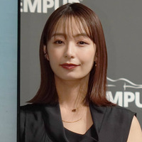 宇垣美里「コーラの匂い」顔色の救世主!匂いも楽しめる愛用のリップカラーオイル 画像