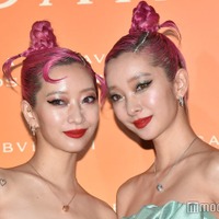 AMIAYA・AMI、生後100日長男＆イケメン夫との家族ショット公開「幸せが伝わってくる」「素敵」と反響 画像