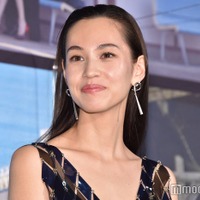 水原希子、黒ストッキングで美スタイル輝く秋コーデ「圧巻オーラ」「全てが完璧」絶賛の声 画像