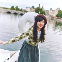 日向坂46河田陽菜、ベレー帽＆アーガイルカーディガンでプレッピーコーデ披露 2nd写真集先行カット12弾公開【テイクオフ】 画像