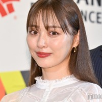内田理央、美脚際立つミニスカ私服公開「小物使いがセンス良すぎ」「エレガント」の声 画像