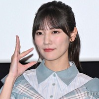 日向坂46河田陽菜、女学生風プリーツスカートから美脚スラリ デンマークオフショットに「可愛すぎる」「尊い」と反響 画像