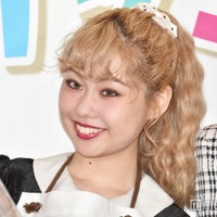 peco、ショーパン着用公園コーデ「爽やか」「リラックススタイル素敵」の声 画像