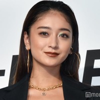 みちょぱ、荒野バックに美スタイル解放 誕生日フォトが話題「かっこよすぎ」「服と風景がマッチしている」 画像