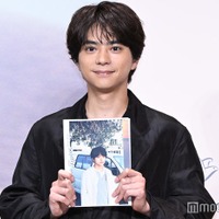timelesz佐藤勝利、初ソロ写真集は“心の盾”「こんな顔自分でも知らなかった」【プレス取材会全文】 画像