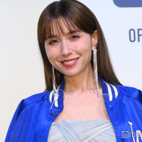 May J.、SEXY猫コスプレで美背中大胆披露「着こなしが完璧」「妖艶」の声 画像