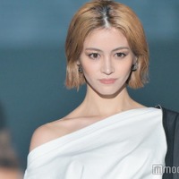 楓、セーラージュピターのコスプレ姿で美スタイル披露「脚長すぎ」「美しさレベチ」の声 画像