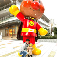 東貴博、1歳次女が“アンパンマンミュージアム”デビュー「あっちこっちで大はしゃぎ」「また連れてこ～！」 画像