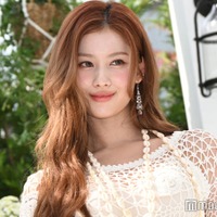 TWICEサナ、美ウエスト際立つカウガール風衣装姿 J.Y. Parkとの2ショットに「スタイルレベチ」「圧巻の美しさ」とファン悶絶 画像