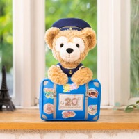 東京ディズニーシー、ダッフィー＆フレンズ20周年記念の新グッズ 復刻ぬいバッジや過去アートのピンバッジ 画像