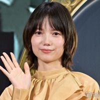 宮崎あおい、素肌輝くノースリワンピ姿にファン歓喜「癒された」「爽やかで素敵」 画像