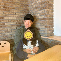 東貴博、10歳長女と“同じ場所・ポーズ”で思い出を再現！エモSHOTに反響「いいですね」「幸せなひととき」 画像