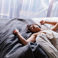 赤西仁＆中村ゆりが濃厚キス「匿名の恋人たち」セクシーすぎて全カットされたベッドシーン公開「とんでもない色気」「メロすぎる」 画像