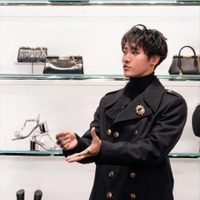 Snow Man岩本照、オールブラックのクールな装いを披露！メンバーに贈りたいプレゼントも明かす 画像