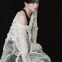 中島健人、透け感強めな大胆衣装着こなし「ViVi」で“オトナ・ビューティー”な姿披露 画像