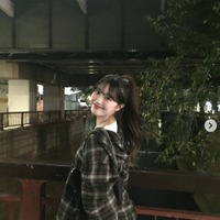 美人インフルエンサー、ミニスカコーデで紅葉満喫「センス最強」「脚長い」の声 画像