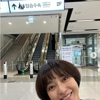 三田寛子、三男・中村歌之助のディズニーショット公開 キャラクターグリーティングに「負けない可愛さ」「家族愛溢れてる」の声 画像