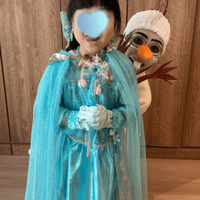 平野ノラ、本気で『アナ雪』エルサとオラフになりきった親子SHOT披露「必死に娘にくらいつく母なのでした！」 画像