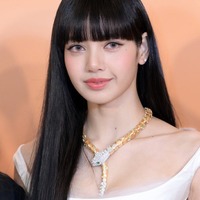 BLACKPINKリサ、タイト衣装で美ボディライン際立つ「スタイルが神」「絵になる」の声 画像