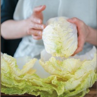 今が旬の「白菜」、実は「家族の健康を守ってくれる」すごい野菜だったとは！  料理家ウー・ウェンさんが教える「部位ごと」に丸ごと1個、味わい尽くすレシピとは？ 画像